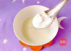 Illustration of how to make honey milk pancakes 3