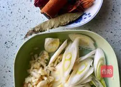 Illustration of how to make large plate of braised chicken rolls 5