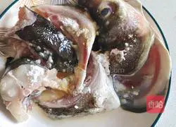 Illustration of how to make fish head and tofu soup 2