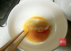 Illustration of how to make egg steamed bun slices 3