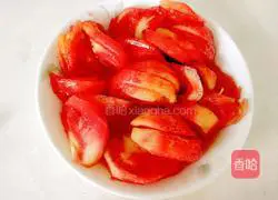 Illustration of how to make tomato and corn pork ribs soup 8