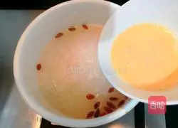 Illustration of making glutinous rice and egg drop sweet soup 10
