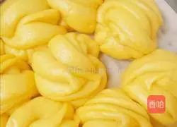 Illustration of how to make pumpkin flower rolls 13