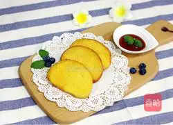 Illustration of how to make golden fried steamed bun slices 8