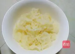 Illustration of how to make red dates, wolfberry and white fungus soup 3