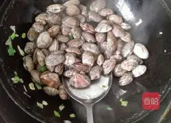 Illustration of how to make spicy fried clams 7