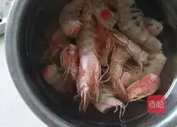 Illustration of how to make seafood winter melon soup 1