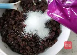 Illustration of how to make red bean and purple sweet potato buns 9
