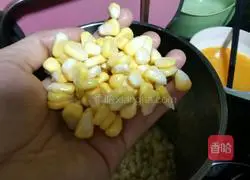 Illustration of how to make sweet corn juice 2