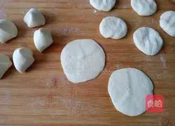 Illustration of how to make tender and juicy meat buns 9