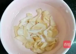 Tremella, snow pear and lily rice paste Practice illustration 2