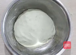 Illustration of how to make salted egg yolk and meat floss green dumplings 9