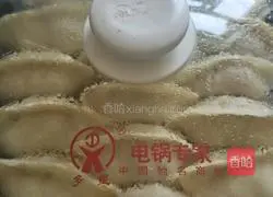 Illustration of how to make pork and pumpkin fried dumplings 14