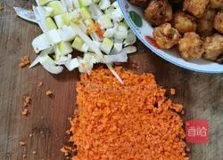 Illustration of how to make carrot meatball soup 1