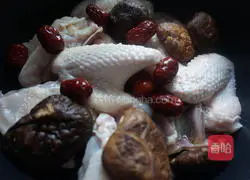 You must drink this bowl of soup to replenish your health in winter— —Illustration of how to make astragalus and red dates stewed chicken soup 6