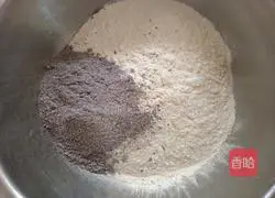 Illustration of how to make milk-flavored black rice steamed buns 3