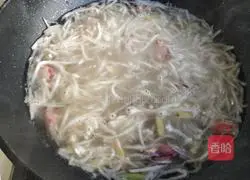 Illustration of how to make radish and ink bucket tofu soup 10