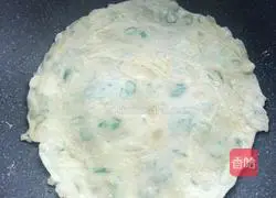 Illustration of how to make green onion and egg pancakes 9