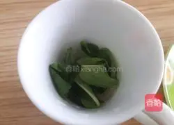 Lemon Illustration of how to make mint honey drink 2
