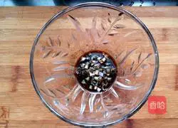 Illustration of how to make noodles with oil splash 7