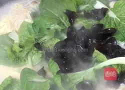 Illustration of how to make fungus and tomato noodle soup 8