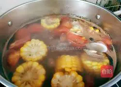 Clam, Corn, Tomato and Beef Bone Soup Illustration 12