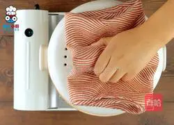 Illustration of how to make Ruyi Chuan lotus root powder and cinnamon sugar cake 5