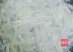 Illustration of how to make cold shredded potatoes 3