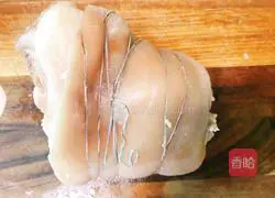 Illustration of how to make white cut hooves 8