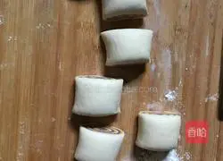 Illustration of how to make three-color steamed buns 13
