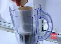 Fruit Creative Dish Little Strawberry Falling in Love with Pears Illustration 5