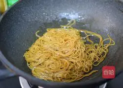 Illustration of how to make scallion oil noodles 6