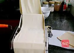 Illustration of how to make handmade mixed noodles 9