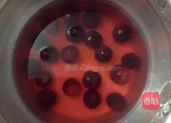 Illustration of how to make sweet and sour bayberry soup 3