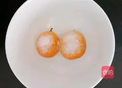 Illustration of how to make kumquat and pear water (baby food supplement) 1