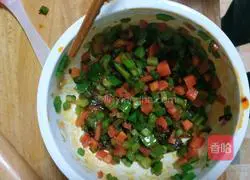 Illustration of how to make spring rolls with dumpling wrappers 5