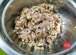 Illustration of how to make big meat buns with mushrooms and onions 3