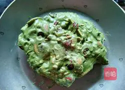 Illustration of how to make green sauce snowflake cake 9