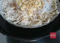Illustration of how to make garlic vermicelli and enoki mushrooms 6