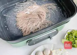 Illustration of how to make meatball soba noodles 3