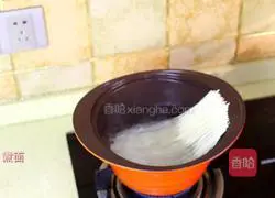 Korean spicy cabbage mix Illustration of making noodles 3