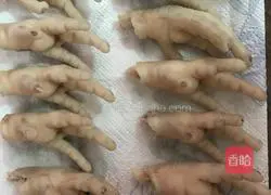 Illustration of how to make salt-baked chicken feet 5