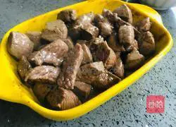Simple and delicious recipe for beef cubes with king oyster mushrooms 9