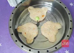 Illustration of how to make carrot steamed buns (little bear head shape) 15