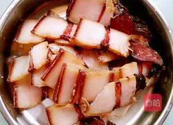 Stir-fried bacon with garlic sprouts Illustration of how to do it 1