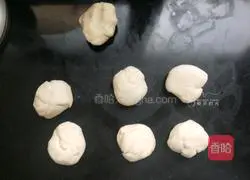 Illustration of how to make imitation mushroom buns 4