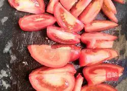 Illustration of how to make tomato, seaweed and egg drop soup 1