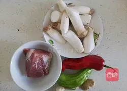 Illustration of how to make fried pork slices with king oyster mushrooms 1