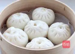 Illustration of how to make sauced pork buns 12