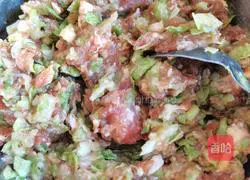 Illustration of how to make steamed cabbage and pork buns 13